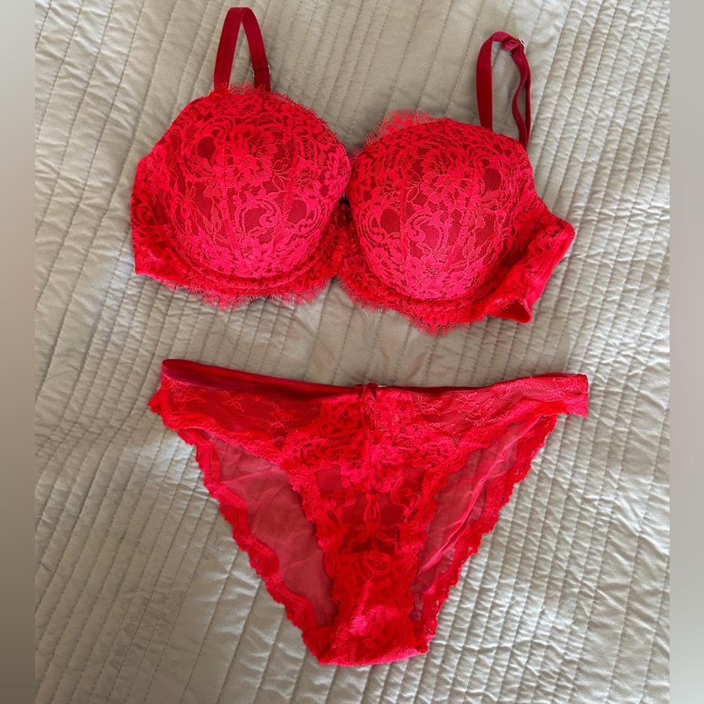 ♥️ Victoria’s Secret Dream Angels Red Lace & Velvet lined demi Bra set 34DD ♥️